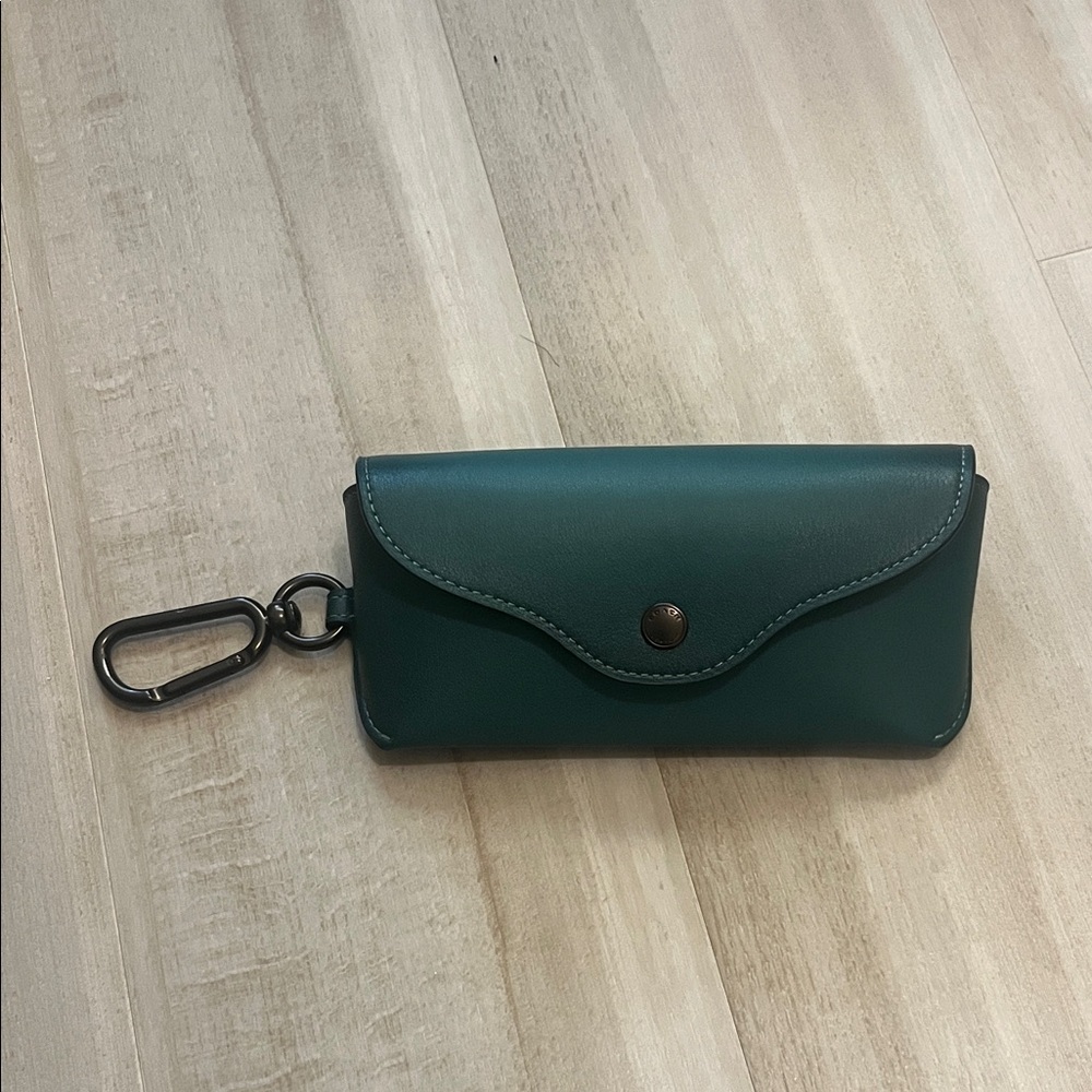 Coach Green Leather sunglasses case with Clip